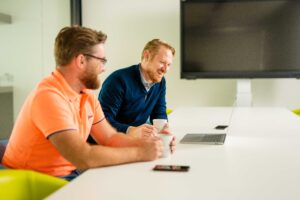 Thijmen en Nick overleg